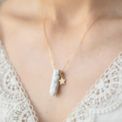 White Howlite Point Pendant Necklace With Gold Star(White Howlite Point Pendant Necklace With Gold Star)