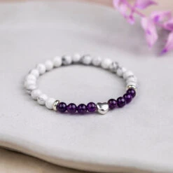 White Howlite And Amethyst Gemstone Bracelet With Silver Heart(White Howlite And Amethyst Bracelet)