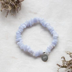 Personalised Blue Lace Agate Bracelet – Crystal Chips With Engraved Name Charm(Blue Lace Agate Crystal Chip Bracelet)