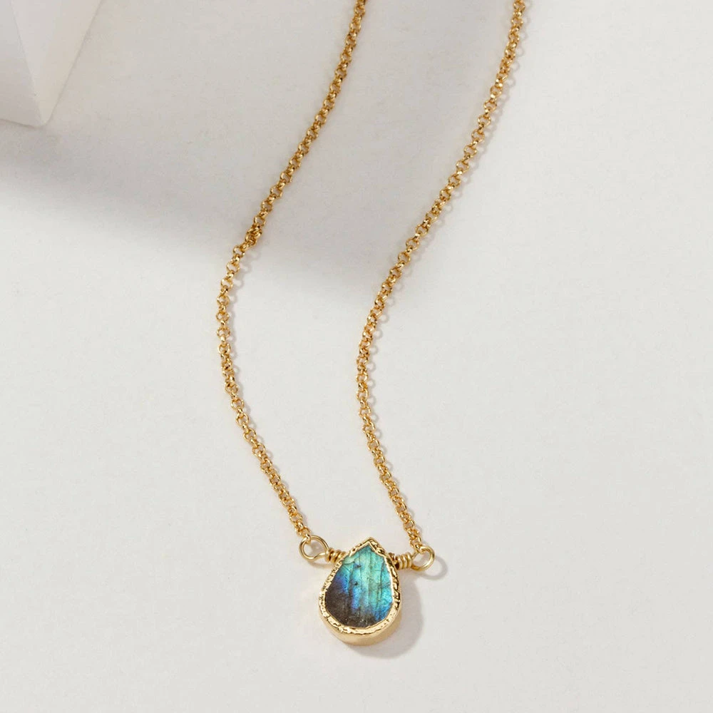 Raw Labradorite Slice Necklace – Natural Stone Pendant(Gold Delicate Gemstone Necklace Labradorite) 1 Raw Labradorite Slice Necklace – Natural Stone Pendant(Gold Delicate Gemstone Necklace Labradorite)