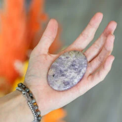 Lepidolite Palm Stone(Lepidolite Palm Stone) -Djuna Jewelry Store lepidolite palm stone 3